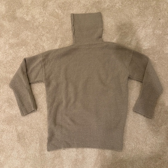 oversized turtleneck sweater - Picture 2 of 2